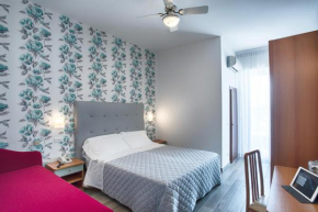 Отель Hotel Mirabel  Римини